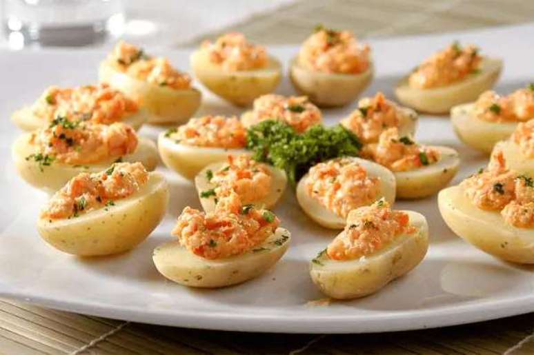 13- O card&aacute;pio do ch&aacute; de casa nova pode ser simples como as t&aacute;buas de frios ou petiscos. Fonte: Cinthya Maggi