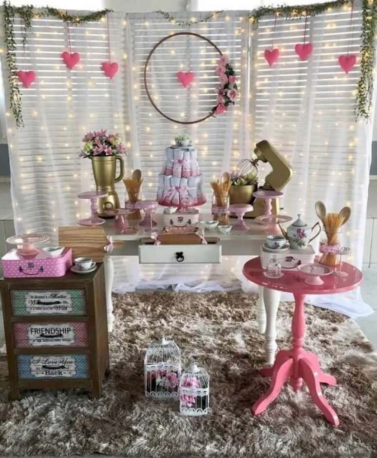 65- Eletrodom&eacute;sticos podem fazer parte da decoracao da festa de ch&aacute; de casa nova. Fonte &ndash; Flor de Liz Decora&ccedil;&otilde;es