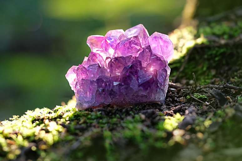 Pedra ametista &eacute; rica em sabedoria e equil&iacute;brio 