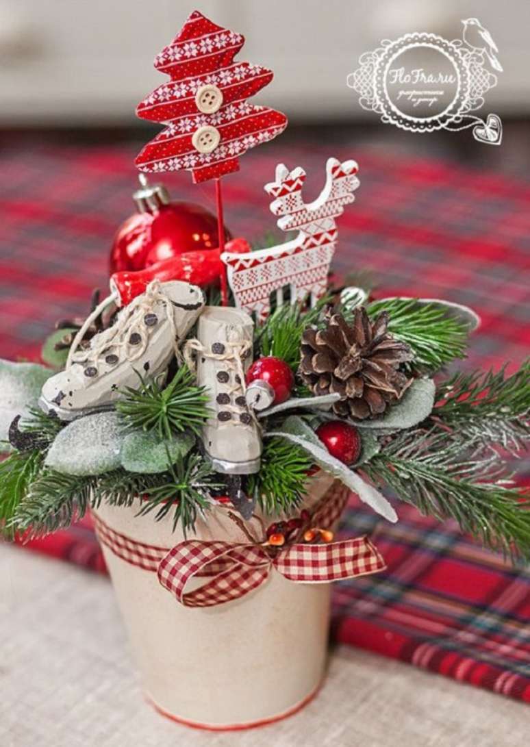 36. Arranjos natalinos pequenos s&atilde;o lindos para incluir na decora&ccedil;&atilde;o de casa &ndash; Foto Fla Fra Ru