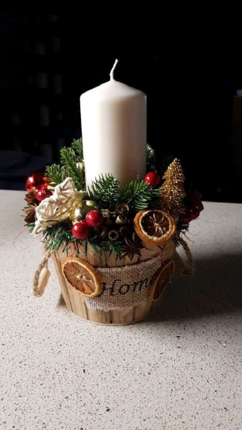 10. Arranjos natalinos com velas s&atilde;o chiques &ndash; Foto Revista Artesanato