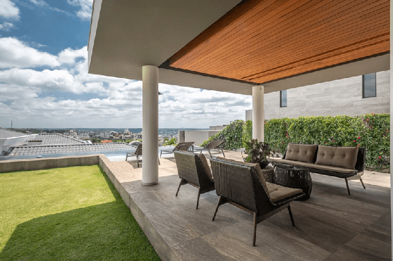 2. Seguran&ccedil;a e durabilidade s&atilde;o algumas das caracter&iacute;sticas que devem ser levadas em conta na hora de escolher o porcelanato. Fonte: Casa Bonita, foto Archtrends Portobello, Daniel Mansur