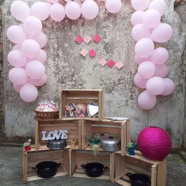 68- Caixotes de madeira para decora&ccedil;&atilde;o de ch&aacute; de casa nova. Fonte &ndash; Jessyca Assumpcao