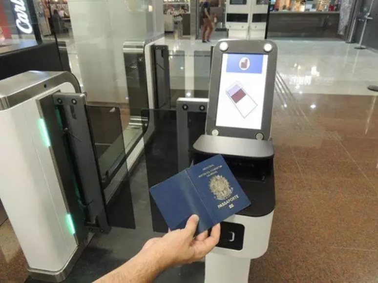 PF informa que suspenderá confecção de passaporte por falta de verba