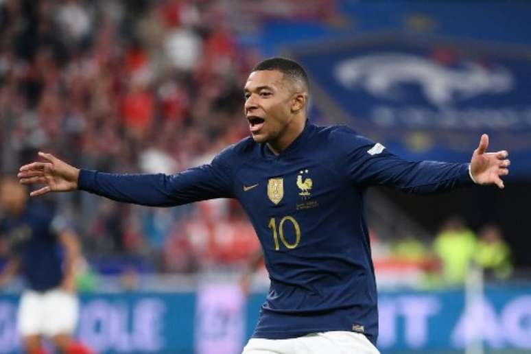 Jornal: PSG quer contratar 'amigo de Neymar' para substituir Mbappé