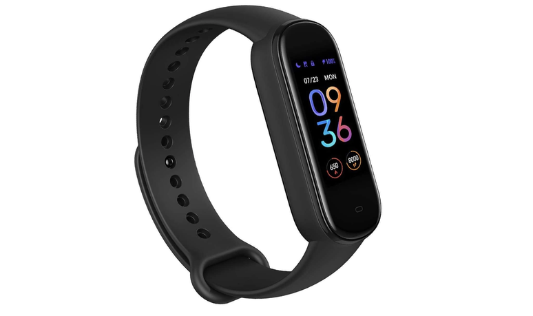 Mãos fitness e tela de smartwatch na natureza para rastrear saúde,  bem-estar e metas de treino aplicativo de tecnologia de progresso esportivo  e mulher atleta com relógio para cronograma de exercícios ou