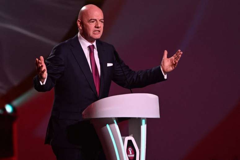 Gianni Infantino aproveita longo discurso em Doha para falar da cerveja na Copa (Foto: FRANÇOIS-XAVIER MARIT/AFP)