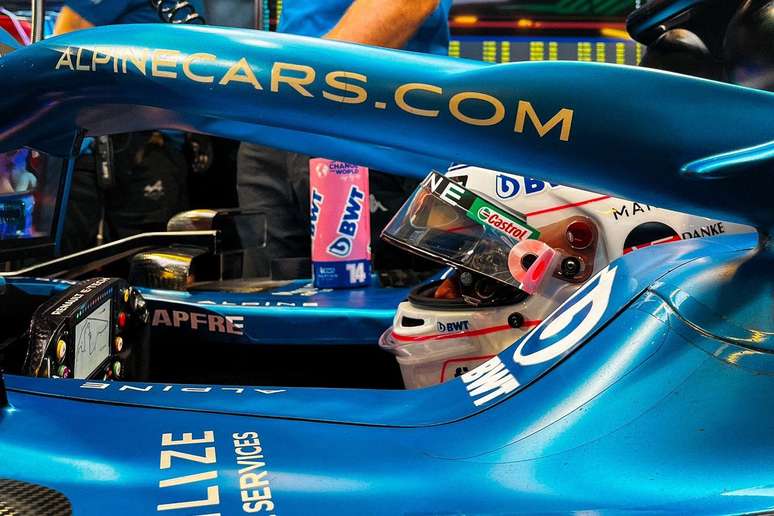 Fernando Alonso ainda não se entendeu com o carro da Alpine em Abu Dhabi 