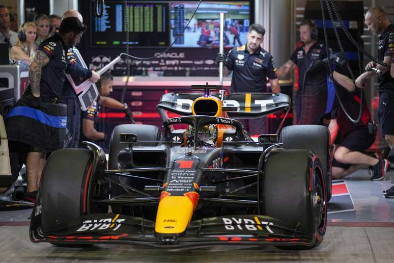 Max Verstappen ficou com a pole em Abu Dhabi 