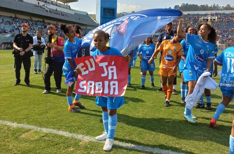 Jogadoras do Rio de Janeiro comemoram o título da Taça das Favelas