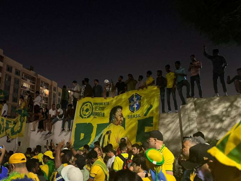 Seleção Brasileira chega ao Catar em clima de festa e confiança da torcida 
