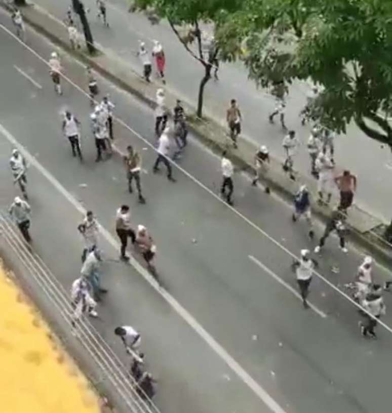 Galoucura e Máfia Azul em confronto em Belo Horizonte - (Foto: Reprodução/Redes Sociais)