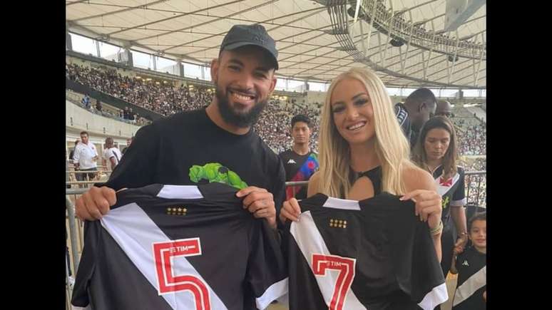 Jogador levou a ex-namorada para jogo do Vasco (Foto: Reprodução/Vasco/Instagram)