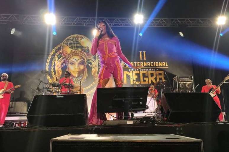 A cantora Majur foi uma das atrações musicais da II Expo Internacional da Consciência Negra da Prefeitura de SP