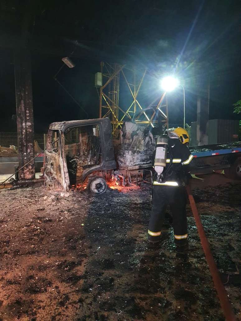 A 13ªCIBM, unidade do Corpo de Bombeiros de Lucas do Rio Verde, atuou na ocorrência