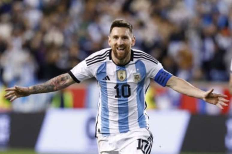 Em sua última Copa do Mundo, Messi busca tri com a Argentina (ANDRES KUDACKI / AFP)