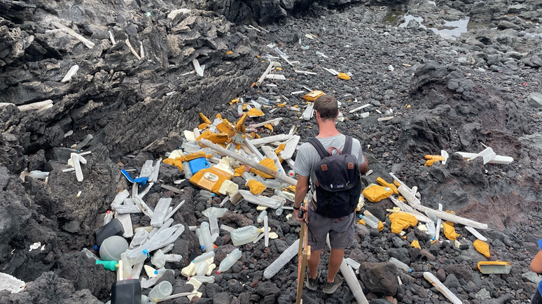 Pesquisadores percorreram a ilha com o apoio de moradores e do governo