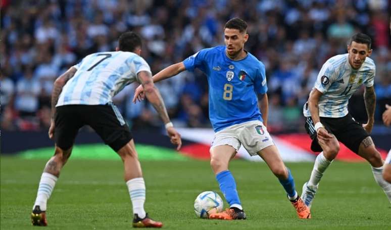 Itália perdeu a Finalíssima para Argentina por 3 a 0. Azzurra fez feio nas Eliminatórias Europeias e está fora da Copa do Mundo (Foto: AFP)