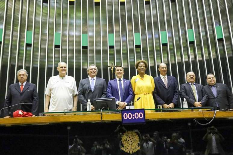 A seleção brasileira de Basquete foi homenageada pelo seu centenário, nesta segunda-feira, em uma Sessão Solene no Plenário Ulysses Guimarães, na Câmara dos Deputados, em Brasília.