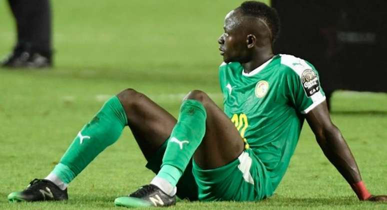 Inicialmente, Mané foi convocado para a Copa mesmo lesionado, mas precisou ser cortado (Khaled Desouki / AFP)