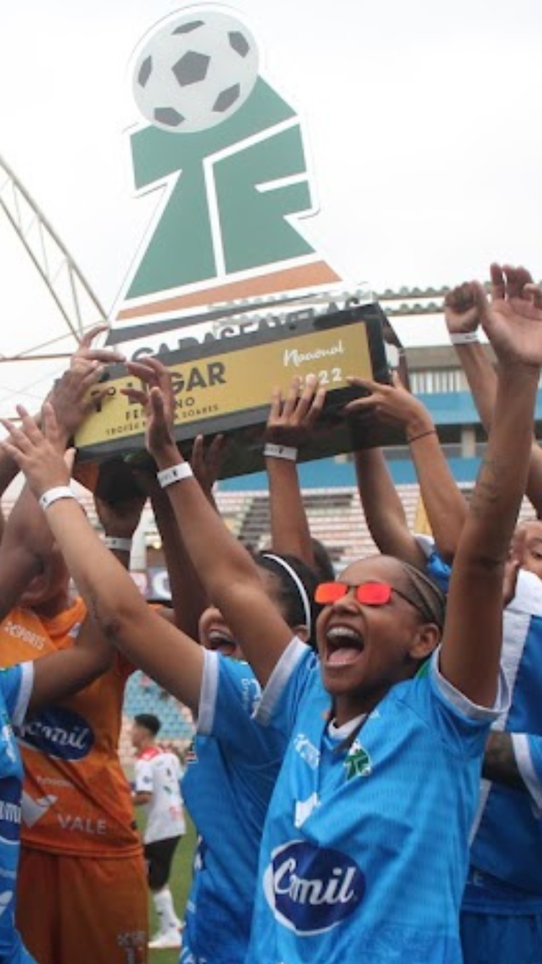 Cariocas comemoram o título da Taça das Favelas