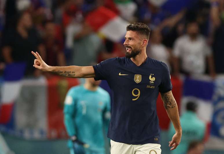 Olivier Giroud comemora segundo gol marcado em partida contra a Aust&aacute;lia