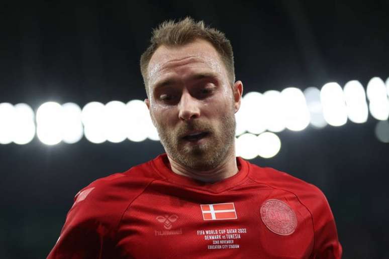 Camisa da Dinamarca 'tapou' escudo da Federação (Adrian Dennis / AFP)