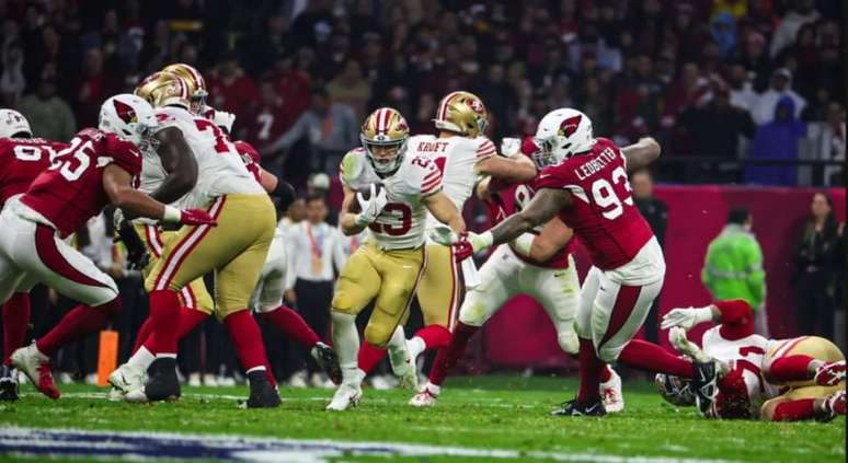 Foto: (Terrell Lloyd/49ers) -49ers conquistaram a sexta vitória em dez partidas