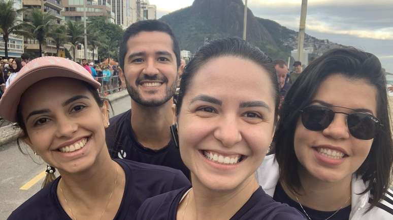 Da esquerda para a direita, Marcella Miranda, Ridelson Miranda e Sheila Teixeira, amigos de Lísia Daniella que correram a meia maratona junto com ela