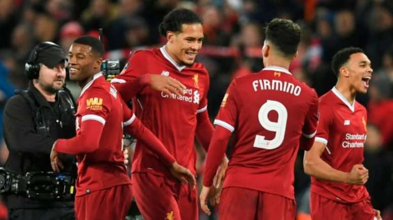 Van Dijk e Firmino jogam juntos no Liverpool há quatro anos (AFP)