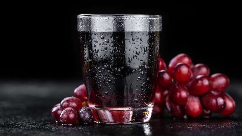 Em estudo com adultos com problemas de mem&oacute;ria, 500 ml de suco de uva roxa por dia permitiram que eles aprendessem mais palavras