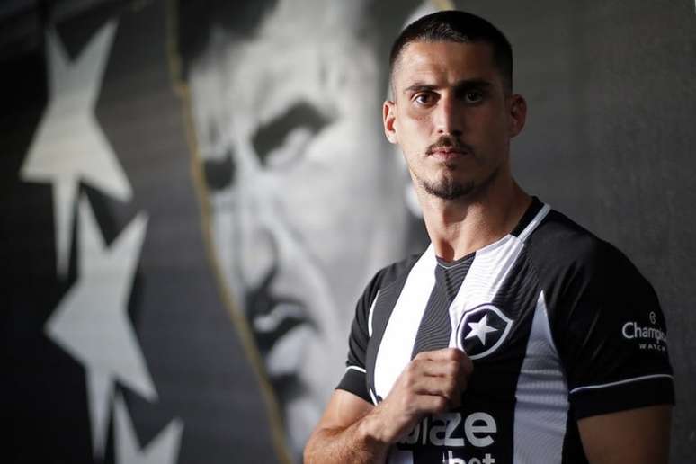 Gabriel Pires é apresentado no Botafogo e cita Dodô como ídolo, botafogo