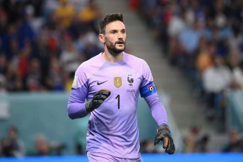 Hugo Lloris não vestiu a braçadeira 'One Love', conforme determinação da Fifa (Foto: Franck Fife/AFP)