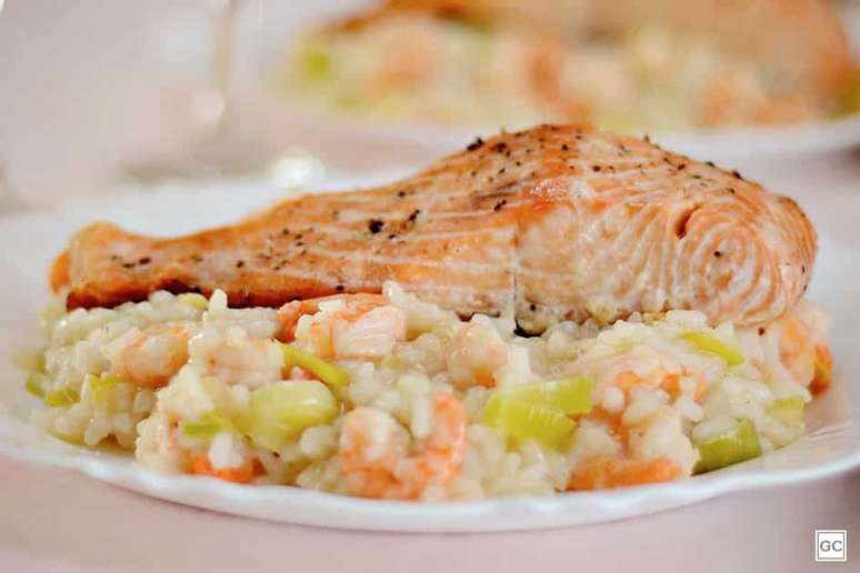Risoto de camarão com salmão – Foto: Guia da Cozinha