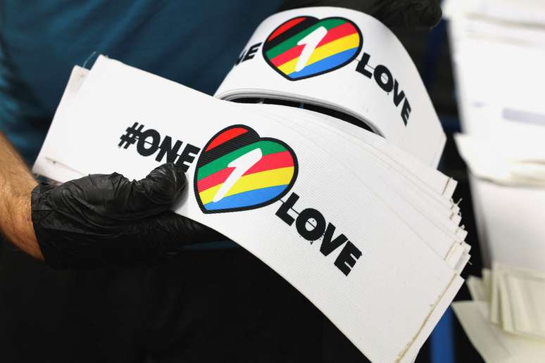 Braçadeiras "One Love" são símbolo de protestos contra preconceito LGBTfóbico