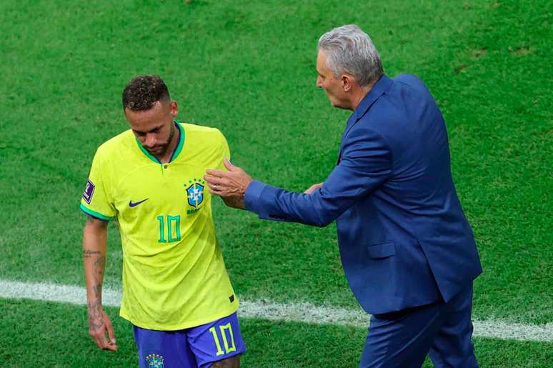 Cumprimento de Neymar e Tite.