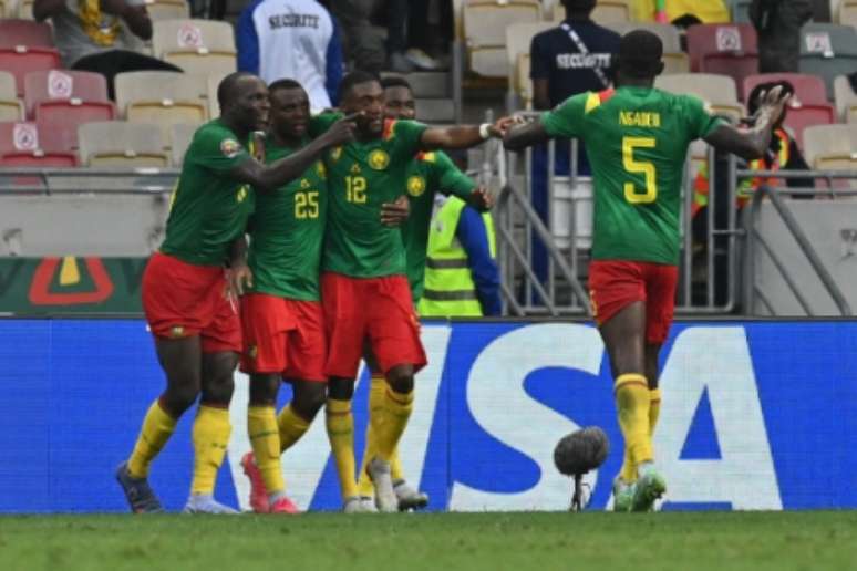 Camarões é apontada como a 4ª força do grupo (Foto: ISSOUF SANOGO / AFP)