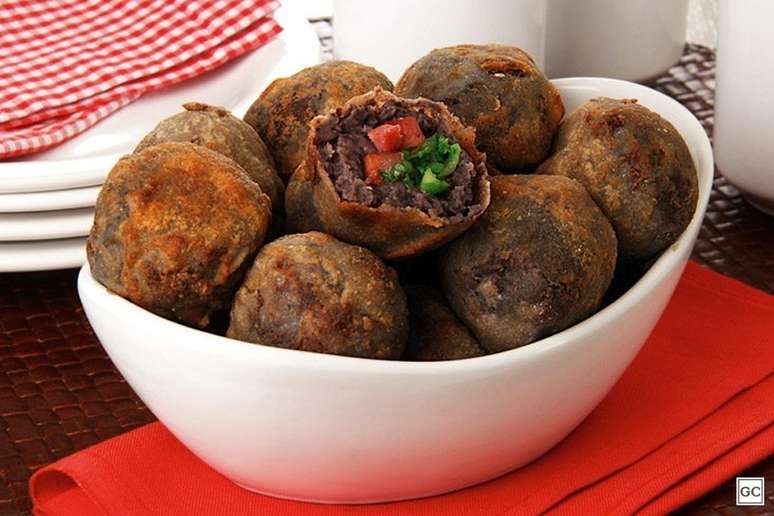 Bolinho de feijoada – Foto: Guia da Cozinha