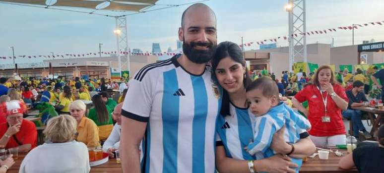 Torcedores com a camisa da Argentina participaram de festa dos torcedores da sele&ccedil;&atilde;o brasileira.