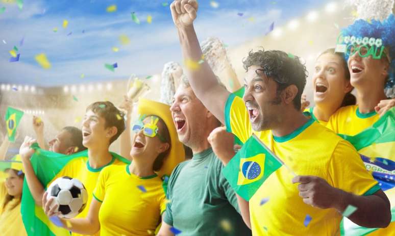 Vai torcer pelo Brasil? Confira dicas para cuidar da voz e da audição