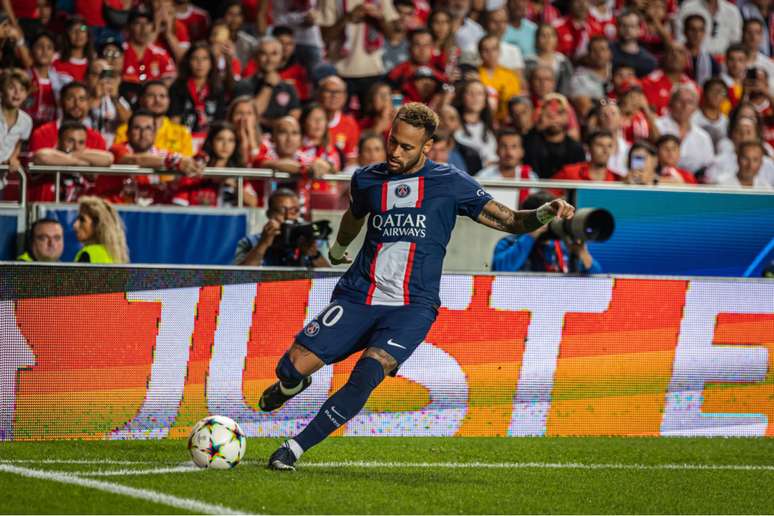 Neymar é o jogador mais caro da história do futebol 