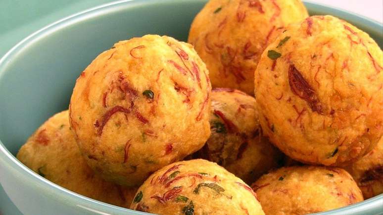 Bolinho de carne seca, petisco brasileiro – Foto: Guia da Cozinha