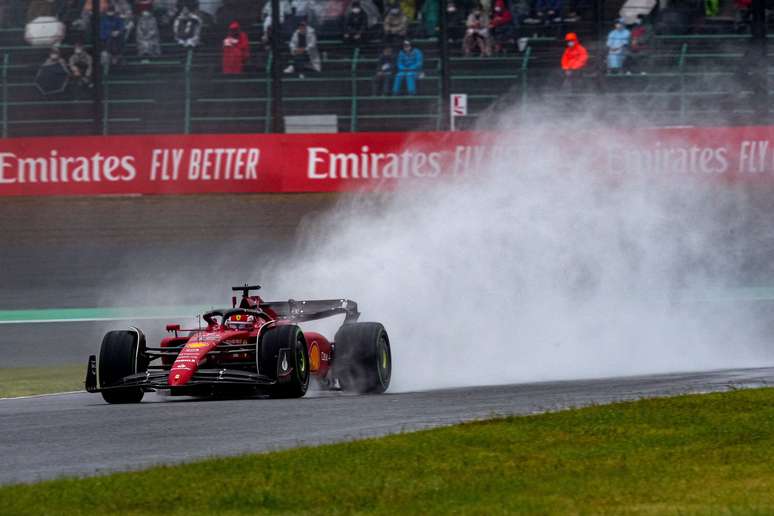 Muitos pilotos optaram por intermediários em Suzuka, mesmo com a pista pedindo pneus de chuva 