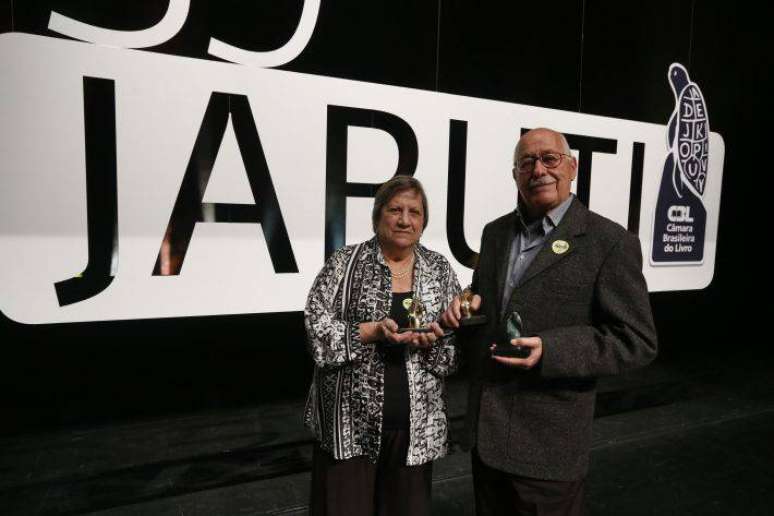 Magda Soares e Silviano Santiago, vencedores do Livro do Ano 