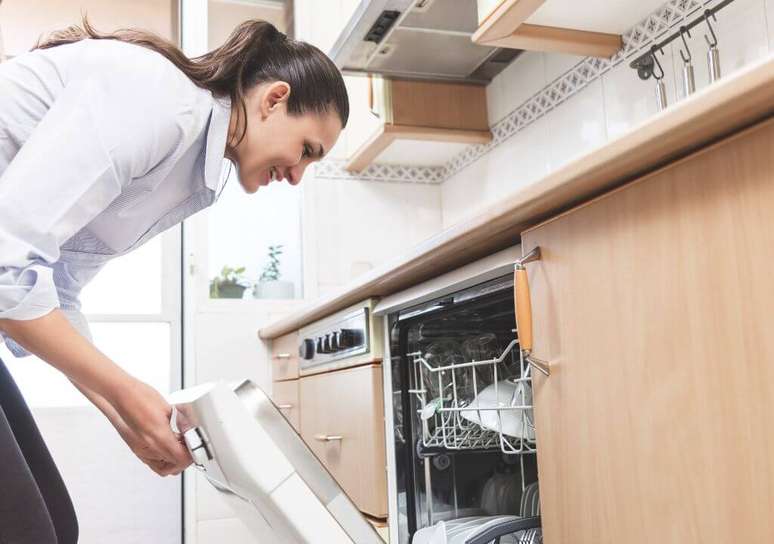 A lava-louça pode facilitar — e muito! — a rotina da casa – Foto: Shutterstock