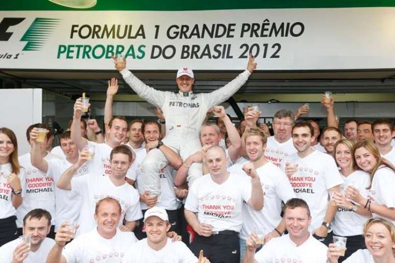 Mercedes celebra Michael Schumacher em sua despedida da Fórmula 1 