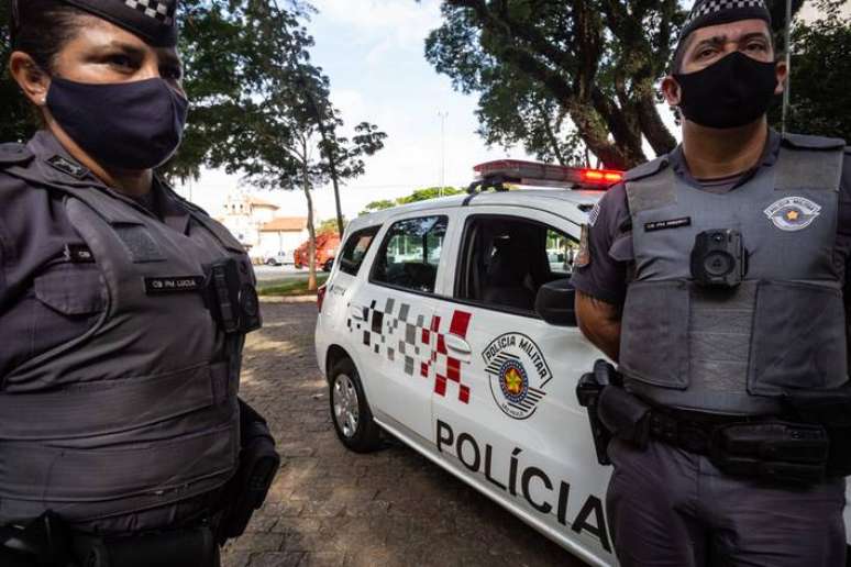SAO PAULO SP 10/02/2022 Policiais Militares portando câmera no uniforme realizam ronda na Praça Coronel Fernado Prestes, no Bom Retiro. FOTO: TABA BENEDICTO / ESTADÃO
