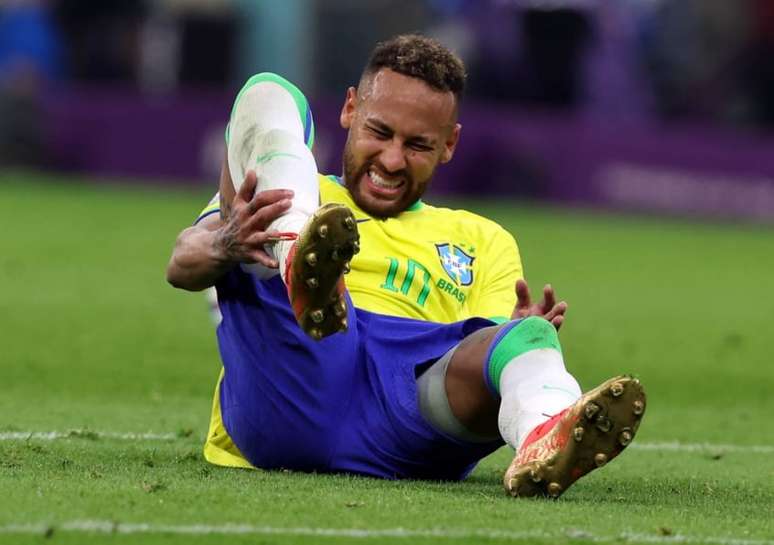 Qual a lesão de Neymar e em quantos jogos ele desfalca o Brasil na Copa do  Mundo?