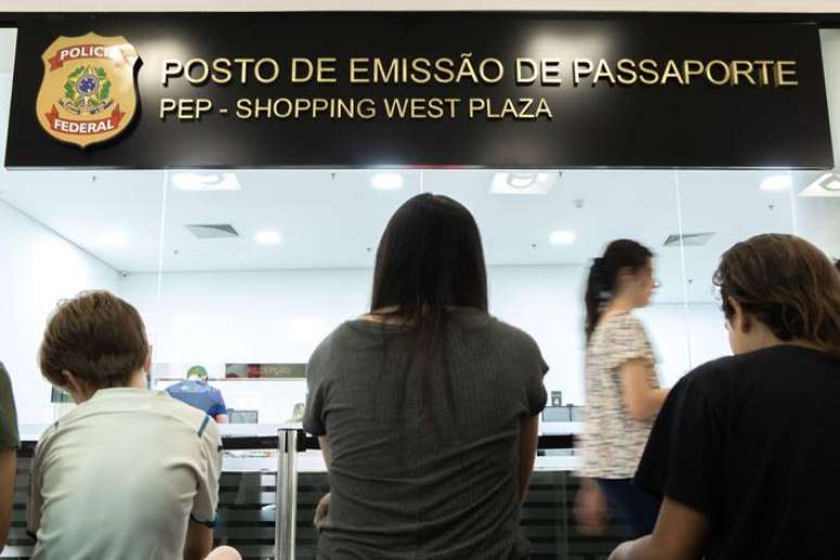 Brasileiros foram afetados pela falta de verba para a emiss&atilde;o de passaportes