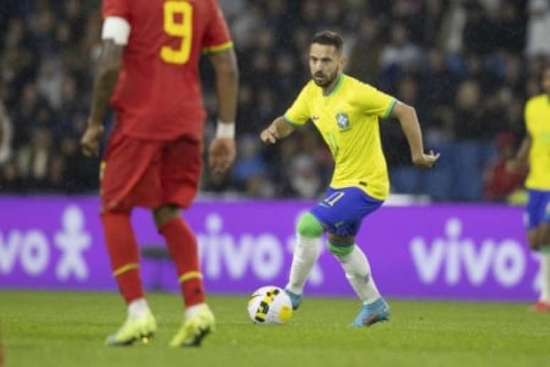 Everton Ribeiro em ação contra Gana, em setembro (Foto: Lucas Figueiredo/CBF)